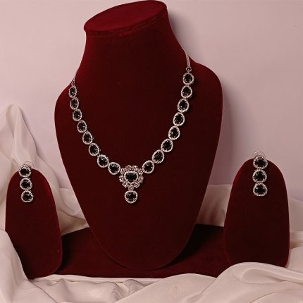 1.Nargis Noir Royal Set